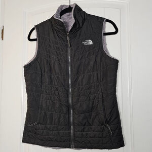 North Face sm reversible black/grey vest